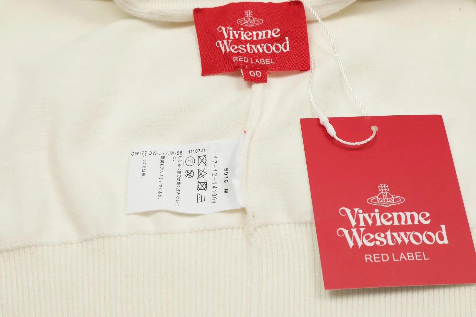VIVI115 # vivienne west wood Vivienne classic knitted sweater wool cardigan 2024 autumn latest style Exclusive and highest quality on the entire network Order with confidence - 🧩 15% merino cotton wool 85% wool blend 🧩Correct Italian 🇮🇹100% wool washed wheat logo 🧩Original purchase, real mold opening 🧩Original purchase records and comparison pictures can be provided. Place your order with confidence. 🧩Instant sale of all Taobao 300+ versions. The purchasing quality is excellent. It is definitely not a copywriter party. It is a real good product. The real product far exceeds the budget. Size: S -M- L. Color: black, white, light green, purple, apricot.